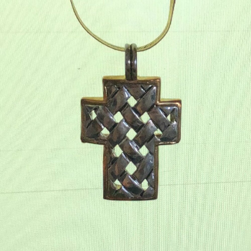 Silver and Gold Colored Metal lattice design Cross 2 1/4 " long by 1 1/4… - Picture 5 of 10